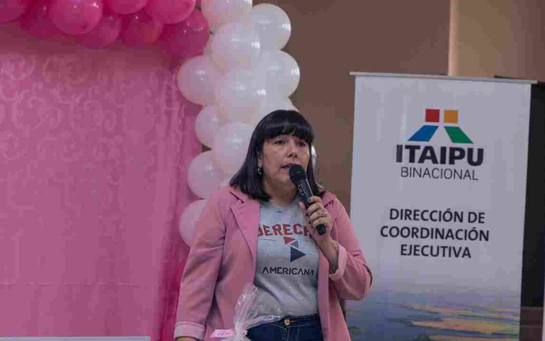 Celebran la vida con lazos rosas en el barrio San francisco