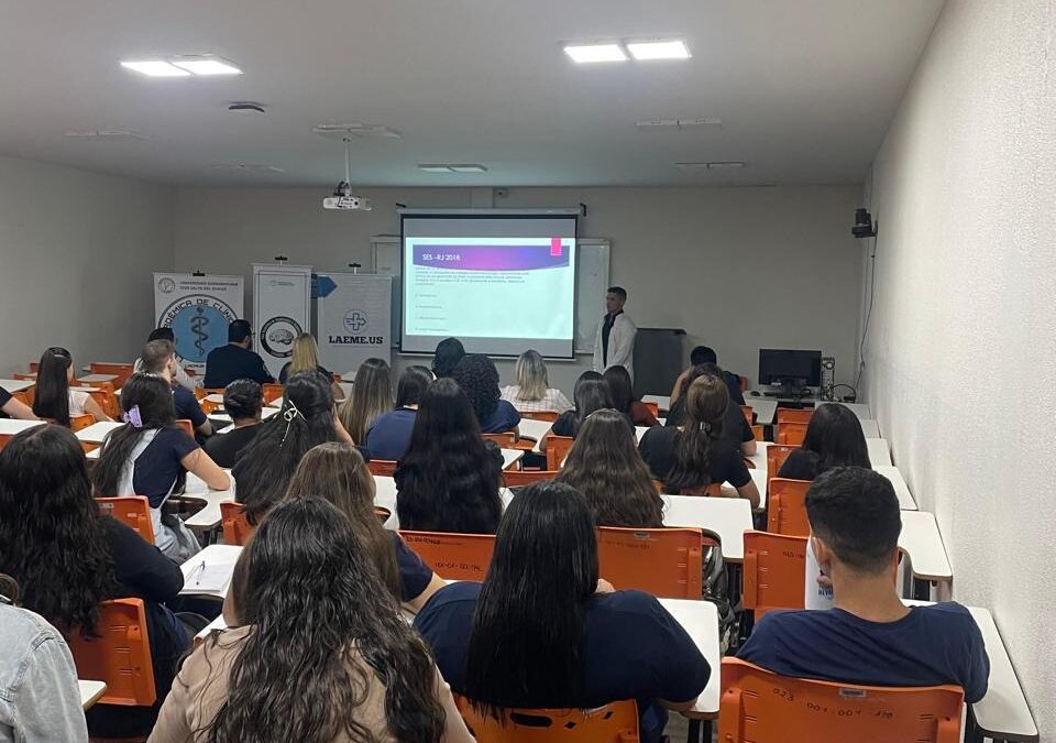 Estudiantes de Medicina de la UNISUD profundizan conocimientos sobre el manejo del Accidente Cerebrovascular en charla académica